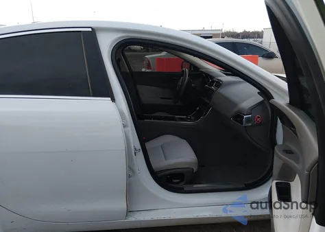 2019 Jaguar Xe 25T z USA, uszkodzony, nr VIN SAJAR4FX9KCP47542